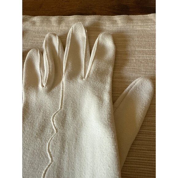 Vintage 1960s White Cotton Gloves – Scalloped Stitch Dress Gloves, Mid Length - Picture 4 of 13